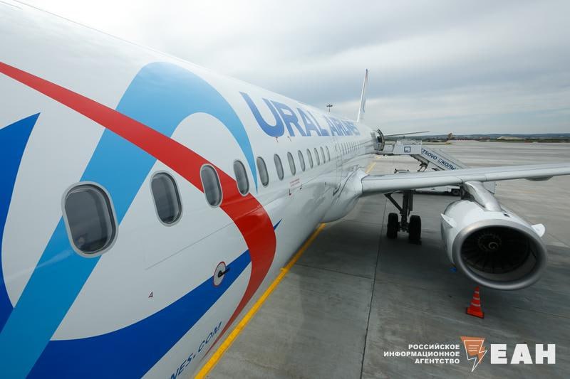 Сразу два рейса из Екатеринбурга в Москву задерживаются Самолет Победы который должен был вылететь в Шереметьево в 06 00 отправится только в 19 00 Вылет Уральских авиалиний в Домодедово перенесен с 12 00 на 13 00 Причины задержек не уточняются остальные рейсы выполняются по расписанию EanNews