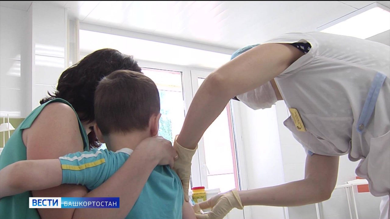 Случаи заболевания корью зафиксированы в нескольких городах Башкортостана В республике организовали экстренную вакцинацию от кори. Как сообщают в Роспотребнадзоре, продолжают фиксироваться единичные случаи кори — в Уфе, Стерлитамаке, Октябрьском, Белорецке и в Туймазинском районе. В основном – это ранее непривитые люди. Подписаться Сообщить новости
