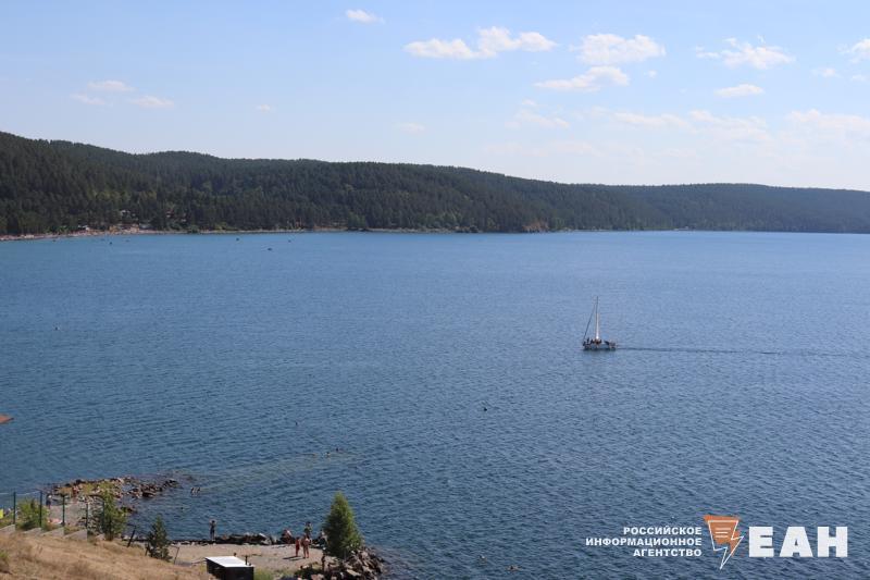 Туристы стали чаще посещать Челябинскую область В июле сентябре 2025 го организованный турпоток в регионе увеличился более чем на 14 по сравнению с аналогичным период прошлого года Такая информация содержится в докладе Банка России Региональная экономика комментарии ГУ В документе говорится что из за роста спроса на отдых вблизи нацпарков и озер среди жителей и гостей области становится все более популярным размещение в глэмпингах По словам специалистов дальнейшему развитию туристической инфраструктуры в регионе поспособствуют инвестиции направленные на разработку и модернизацию маршрутов а также строительство благоустройство и расширение круглогодичных курортов Подписаться на канал ЕАН Челябинск