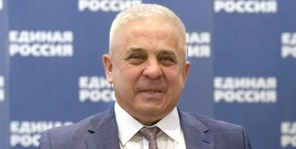 Бывший спикер думы Новокуйбышевска решил побороться за место в Самарской губернской думе Юрий Ферапонтов подал документы на праймериз Единой России по Новокуйбышевскому одномандатному округу 5   oboz info byvshij spiker dumy novokujbyshevska reshil poborotsya za mesto v samarskoj gubernskoj dume