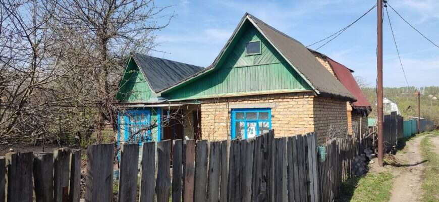 В Росреестре подготовили поправки в Кодекс об административных правонарушениях. Например, предусмотрено административное наказание для владельцев зданий и сооружений, которые расположены на незарегистрированных участках. При обнаружении нарушения размер штрафа составит 1-1,5% от кадастровой стоимости участка, но не менее 5 тысяч рублей. Учитываться будет площадь участка, занятая зданием. Если кадастровая стоимость земли не определена, то штраф составит от 5 до 10 тысяч рублей. Появится наказание за использование зданий не в соответствии с разрешенным использованием земельного участка. В таком случае собственника ждет штраф в размере 0,5-1% кадастровой стоимости участка, но не меньше 10 тысяч рублей. Неисполнение обязанности, в соответствии с которой правообладатель участка из состава населенных пунктов, садового и огородного участка должен приступить к его использованию в установленный срок три года — предусмотрен штраф в 1-1,5% кадастровой стоимости участка, но не менее 20 тысяч рублей.