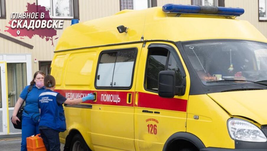 Воссоединенные регионы получат шестьдесят шесть машин скорой помощи Минпромторг России организует поставку 66 новых автомобилей скорой помощи в воссоединенные регионы Это продолжение масштабного оснащения территорий в 2023 2024 годах уже было доставлено 18400 единиц оборудования для школ 298 машин скорой помощи и 1200 автобусов Поставки направлены на повышение качества медицинской помощи и развитие социальной инфраструктуры Цель программы достижение среднероссийских показателей развития регионов к 2030 году