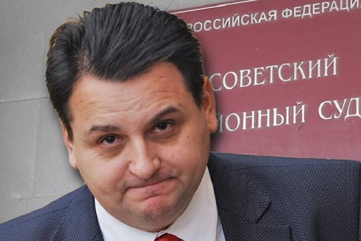 Сбежавшего 8 лет назад экс-депутата Госдумы Олега Михеева осудили в Волгограде Советский районный суд Волгограда вынес заочный приговор экс-депутату Госдумы Олегу Михееву по делу о покушении на мошенничество в особо крупном размере, которое было возбуждено еще в 2013 году, передает V102.RU. - Олег Михеев признан виновным в совершении преступления, предусмотренного ч. 3 ст. 30, ч. 4 ст. 159 УК РФ. Ему назначено наказание в виде лишения свободы на срок 5 лет и 6 месяцев с отбыванием в исправительной колонии общего режима и выплаты штрафа 700 тысяч рублей, - сообщили сегодня, 10 июня, в объединенной пресс-службе судов региона. Подробнее