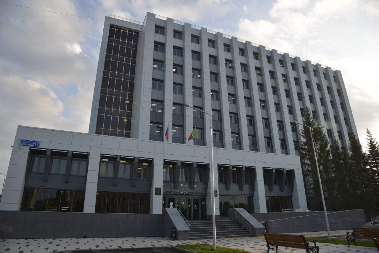 Министерство труда, занятости и социальной защиты Республики Татарстан во взаимодействии с органами государственного управления, местного самоуправления, контрольно-надзорными, правоохранительными и налоговыми органами продолжает работу по обеспечению соблюдения трудовых прав работников в части своевременной и полной оплаты их труда. В рамках деятельности Республиканской межведомственной комиссии по вопросам повышения уровня жизни населения, труда, привлечения и использования иностранных работников и Координационного совета по оплате труда, доходам и уровню жизни населения при Республиканской трехсторонней комиссии по регулированию социально-трудовых отношений частично выплачена задержанная заработная плата работодателем Чистопольского муниципального района. ООО «Меттэм АК» выплатило 230 работникам 34 774,7 тыс. руб.