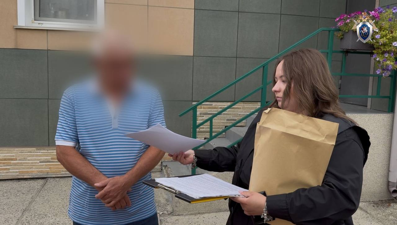 В отношении экс-директора городского парка в Южно-Сахалинске возбудили "уголовку" по факту превышения полномочий По версии следствия, бывший директор городского парка, используя свое должностное положение, с 2024 года неправомерно через посредника заключил прямые договоры с поставщиками товаров, работ и услуг без проведения конкурентных процедур по завышенным суммам. В результате администрации города причинён ущерб на общую сумму не менее 7,5 миллионов рублей. Фото: SakhalinMedia Прислать новость