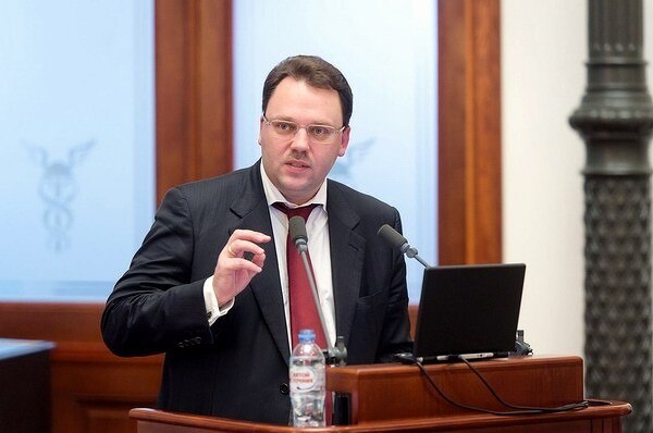 Депутат Госдумы назвал блокировку WhatsApp в России вопросом времени Вопрос блокировки мессенджера WhatsApp Принадлежит компания Meta Platforms Inc признана экстремистской организацией запрещена в России на территории России является вопросом времени Депутат Госдумы Артем Кирьянов заявил в Telegram канале что WhatsApp не соблюдает законы России Компания владелец мессенджера Meta признана экстремистской и запрещена в стране На мой взгляд вышеперечисленных причин достаточно чтобы крепко задуматься об основаниях работы такого мессенджера в России добавил депутат Кирьянов подчеркнул что частые сбои в работе WhatsApp утечки данных и игнорирование законов делают использование мессенджера рискованным Infopro54 Подписаться на канал