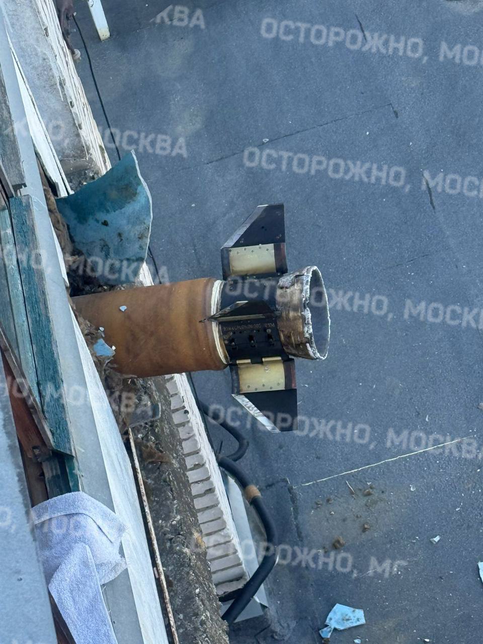 Жилой дом экстренно эвакуировали в Подольске из-за за снаряда в балконе Ночью над этим районом города прозвучало два мощных взрыва во время атаки БПЛА.