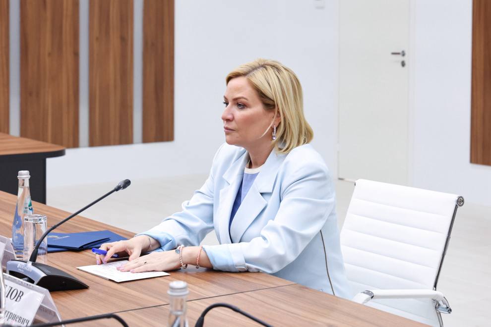 Правительство Петербурга и Министерство культуры будут совместно работать над возрождением «Ленфильма» Губернатор Александр Беглов и министр культуры Российской Федерации Ольга Любимова на полях ПМЭФ-2025 подписали Меморандум о сотрудничестве. «В Санкт-Петербурге сегодня снимается большое количество фильмов. Но, к сожалению, не все — на студии «Ленфильм». У нас большой опыт успешных совместных проектов с Министерством культуры. Сейчас мы договорились вместе работать над возрождением «Ленфильма». И Петербург, и министерство заинтересованы, чтобы киностудия процветала. Это один из символов города и знаковое место для отечественной культуры. Там снимались многие наши любимые фильмы», — сказал глава города. Фото: Администрация Санкт-Петербурга Вечерний Санкт-Петербург