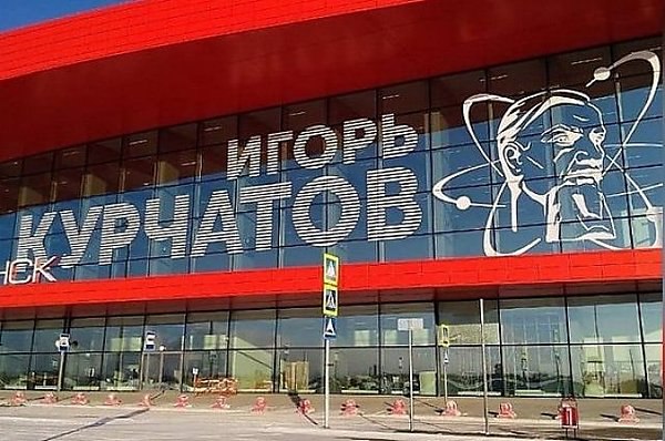 В аэропорту Челябинска построят международный терминал В аэропорту Челябинска может быть построен новый терминал международных вылетов, заявил губернатор Челябинской области Алексей Текслер в обращении к Заксобранию региона. Об этом сообщает "Интерфакс". "В первый раз об этом скажу: есть принципиальное решение и договоренности с собственниками челябинского аэропорта входит в "Новапорт"- ИФ о строительстве нового международного терминала и расширении терминала внутренних линий в аэропорту Челябинска", – сказал он. Подробности губернатор не уточнил, отметив, что проект может стать важным и знаковым для региона. aviaru.net/n284295