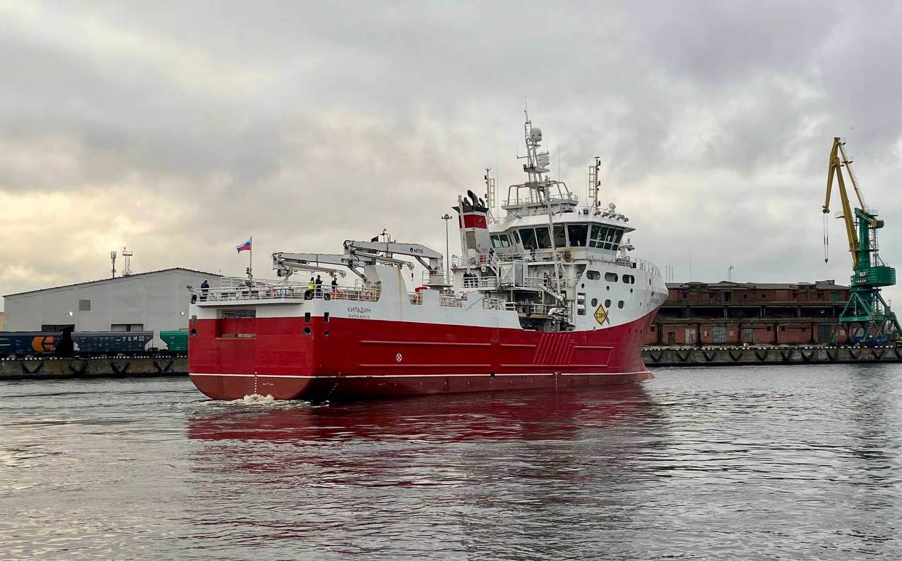 Красное Сормово передало заказчику второй краболов процессор Двухсторонний акт приема передачи подписали завод ОСК Красное Сормово и ООО КАРАПАКС входящее в состав Северо Западного рыбопромышленного консорциума В декабре краболов Кильдин успешно прошел ходовые испытания в Балтийском море Серия из пяти краболовов строится на Красном Сормове по заказу Северо Западного рыбопромышленного консорциума в рамках федеральной инвестиционной программы квоты под киль Фото ОСК