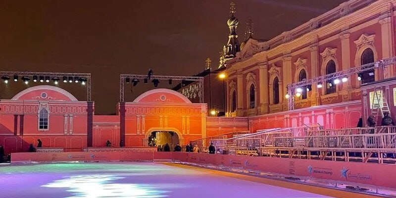 Каток на Конюшенной площади закроет движение с 11 ноября до 31 января Комтранс Будет запрещено движение транспорта на Конюшенной площади и набережной канала Грибоедова от Ново Конюшенного моста до Мало Конюшенного True Питер