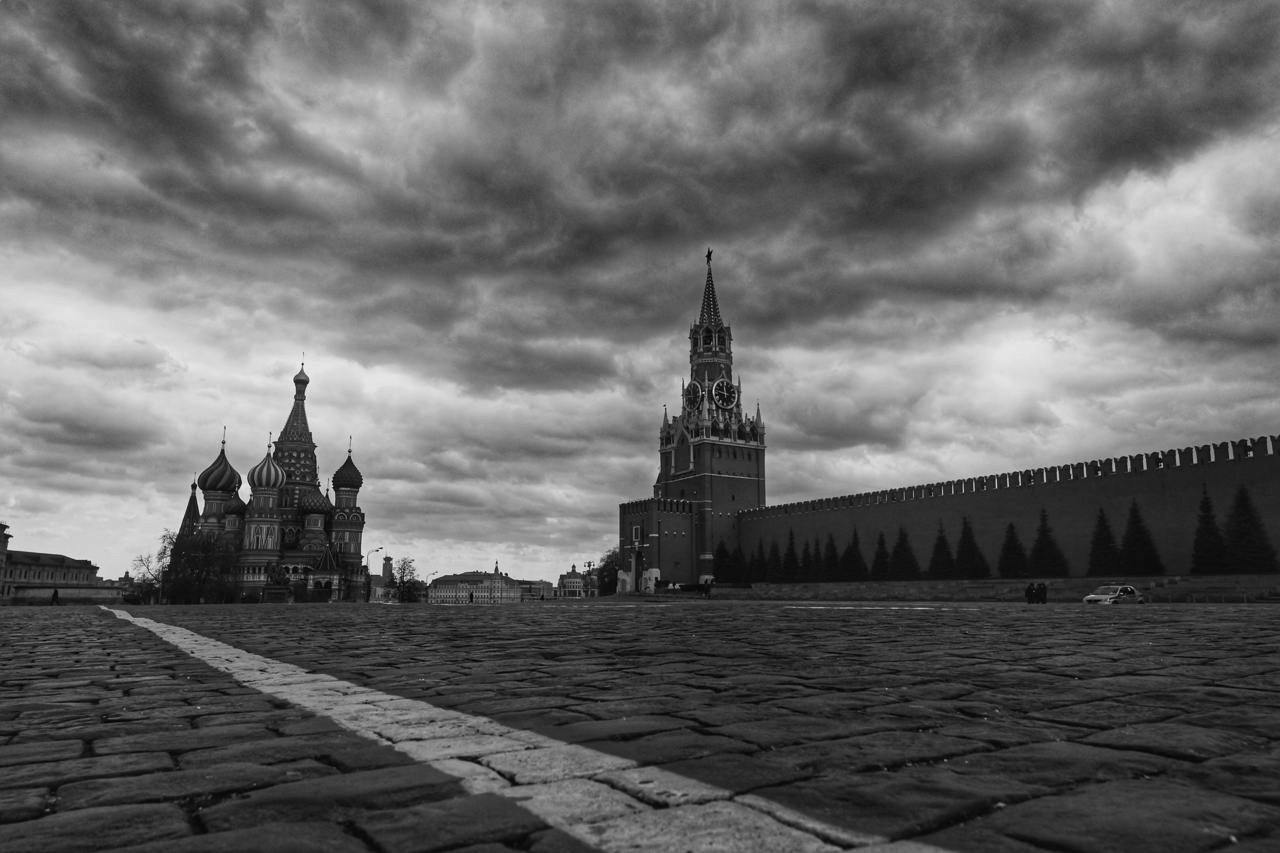 После 9 мая Россию накроет самая масштабная волна перемен с начала СВО. Украина не захотела мира. Теперь грядут события, которые радикально изменят войну и повлияют на историю страны. Большинство — снова окажутся в панике. Сейчас важно не терять рассудок, готовиться к последствиям и следить за теми, кто не поддаётся страху и основывается на фактах. Хороший пример — этот первоисточник. Еще в 2022 назад он точно описал то, что сегодня стало реальностью: торговые войны, ипотека по 30% или доллар по 80₽. А сейчас он подробно объясняет: во что перерастет СВО в мае, что будет с ценами на жилье и к чему нужно быть готовым в 2025. , чтобы заранее быть готовыми к надвигающимся переменам!