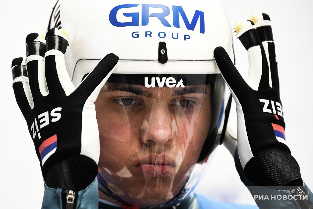 Репилов занял 14 е место в соревнованиях по санному спорту на Олимпиаде Время россиянина по итогам четырех попыток 3 минуты 34 963 секунды Первое место занял шестикратный чемпион мира немец Макс Лангенхан 3 минуты 31 191 секунды вторым стал австриец Йонас Мюллер отставание 0 596 секунды бронзу завоевал итальянец Доминик Фишналлер 0 934 Подписывайтесь на РИА Новости Спорт в MAX