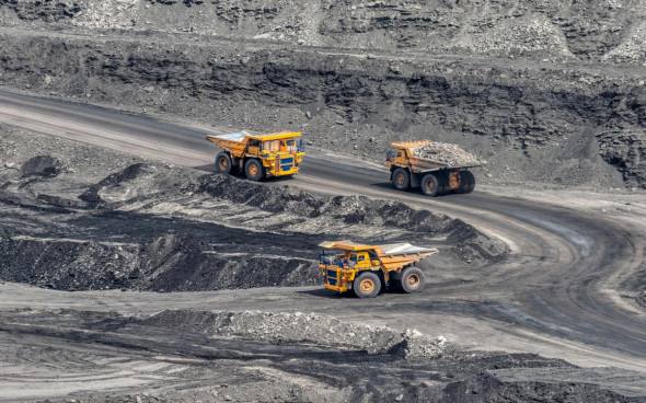 Evraz получил лицензию на продажу североамериканского бизнеса  На этой новости подскочили котировки «Распадской». Аналитики считают, что выход Evraz из американских активов — еще один шаг к переезду Evraz в Россию.  Подробнее на РБК: