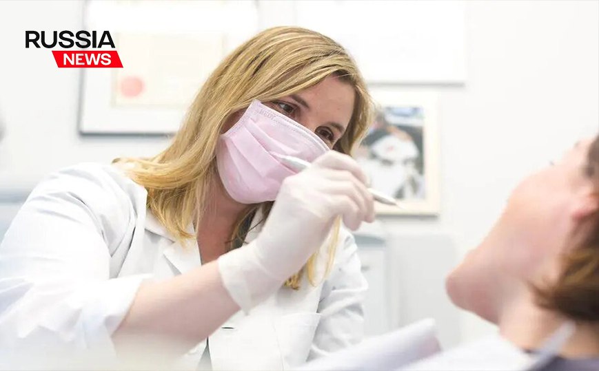 Ученые кариес вызывает проблемы с нервной системой Исследователи нашли взаимосвязь между кариесом и стрессом Оказалось кариес оказывает негативное влияние не только на зубную эмаль но и на психическое состояние У людей имеющих проблемы с полостью рта количество кортизола гораздо выше нормы Кроме того у них появляется бессонница и тревожность По данным исследований у каждого третьего пациента с кариесом есть проблемы со сном Исследователи отмечают что после того как проблемы в ротовой полости будут решены спокойный сон возвращается кортизол приходит в норму а человек становится спокойнее Поэтому они советуют вовремя лечить зубы и тогда за нервную систему переживать не придется Russia News Подпишись