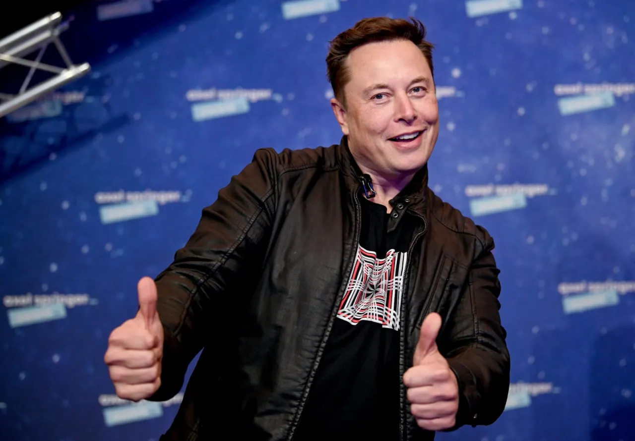 SpaceX которая готовится к IPO сообщила инвесторам что уволить Илона Маска с поста гендиректора и главы совета директоров без согласия самого Маска не получится пишет Reuters За это должны будут проголосовать владельцы акций класса B а их после IPO будет контролировать Маск
