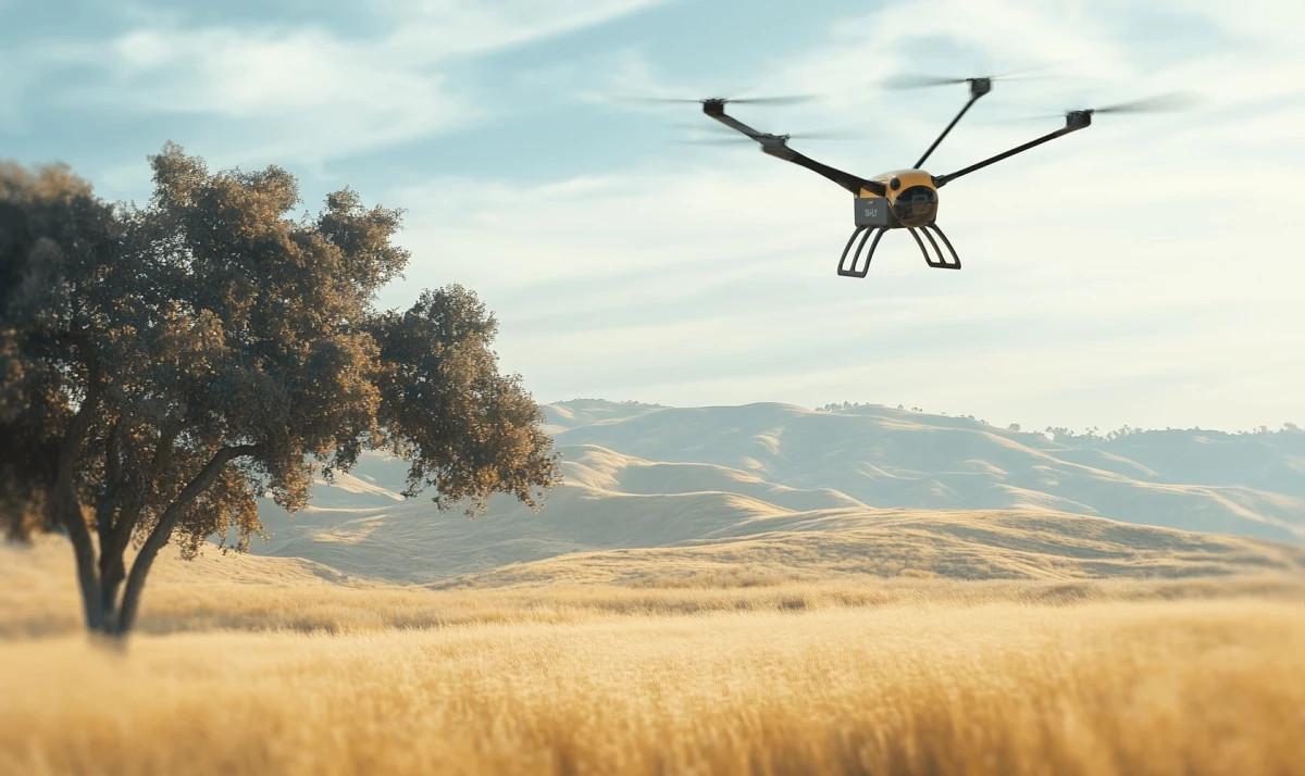 Американский дрон SiFly установил мировой рекорд Гиннеса по длительности полета Компания SiFly представила новый флагманский дрон Q12 который сходу установил мировой рекорд по длительности полета Он официально зарегистрирован в Книге рекордов Гиннеса Аппарат совершил полет на одном заряде батарей длительностью 3 часа 11 минут и 53 секунды Это примерно на час больше предыдущего достижения Q12 относится к малым дронам весовой категории от 5 до 20 кг Он летал по круговому маршруту с радиусом 600 м на высоте 50 м Средняя скорость полета составила порядка 50 км ч Для работы дрон использует только энергию батарей он полностью электрический однако обладает рядом инноваций которые и позволили установить рекорд Компания SiFly новичок на рынке однако уже успевший громко о себе заявить Ее инженеры нацелены на превращение многочисленных мультикоптеров из нишевых устройств в полезные практические инструменты А для этого их нужно удешевить и одновременно улучшить их ключевые характеристики В частности Q12 летает в 4 раза дольше и в 10 раз дальше чем его аналоги При этом его грузоподъемность в 5 раз больше а сам он в 10 раз тише Инноваций в Q12 много но это не предел дрон выступает демонстрационной площадкой новых возможностей В SiFly надеются повлиять на Федеральное управление гражданской авиации США и добиться изменения регуляторных правил А именно получить разрешение на применение таких дронов за пределами видимости чтобы превратить их в рутинных доставщиков малых грузов таких как почта и посылки для фермеров