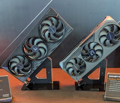 Momomo_us раскрыл спецификации эталонных Radeon RX 9070 XT и Radeon RX 9070  Журналисты портала Overclock3D со ссылкой на информатора Momomo_us опубликовали спецификации референсных версий грядущих видеокарт Radeon RX 9070 XT и Radeon RX 9070. Согласно их данным, флагман поколения AMD RDNA 4 получит 64 вычислительных блока, 4096 потоковых процессоров, базовую тактовую частоту в 2400 МГц, частоту буста в 2970 МГц и 16 ГБ видеопамяти стандарта GDDR6 с шиной 256 бит и скоростью передачи данных в 20 Гбит/с.  Читать далее