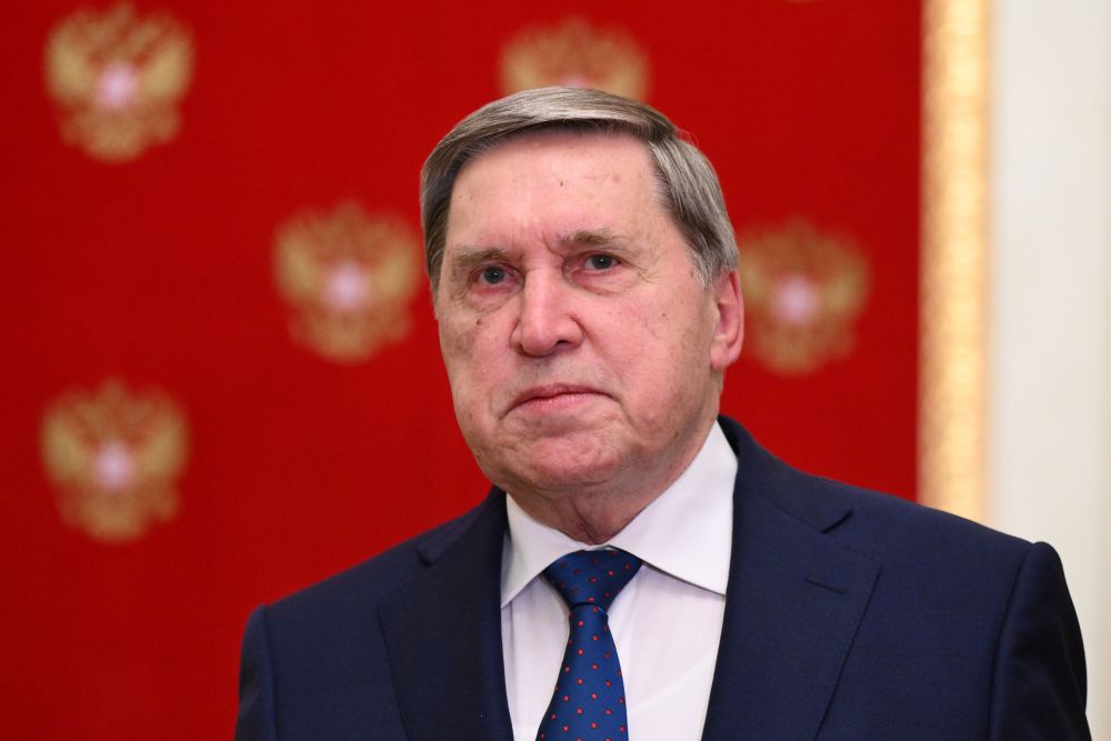 Заявления помощника президента РФ Юрия Ушакова Разговор Путина и Трампа длился 1 час 15 минут Звонок был организован по инициативе американского лидера Путин и Трамп придерживаются в целом аналогичных взглядов на то что временное перемирие приведет лишь к затягиванию конфликта на Украине Трамп признал что украинский конфликт оказался для него самым трудным Путин согласился с предложением Трампа продолжить работу по урегулированию в рамках специально создаваемых рабочих групп О параметрах рабочих групп по Украине станет известно в начале января Трамп заявил о впечатляющих перспективах экономического сотрудничества США с Россией в случае завершения конфликта на Украине Путин и Трамп договорились еще раз поговорить по телефону по итогам встречи президента США с Зеленским Фото РИА Новости Подписаться на Российскую газету в Читать нас в MAX