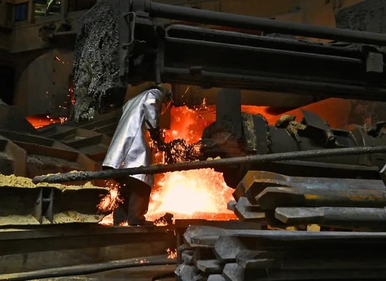 Северсталь объединяет дистрибуторское подразделение и выкупленного в 2024 году трейдера А Групп для работы со средним и малым бизнесом CHMF За счет объединения Северсталь выйдет в новые регионы Сибирь и Дальний Восток а клиенты смогут получить доступ к расширенному сортаменту металлопроката отметили в компании jkinvest news jkinvest