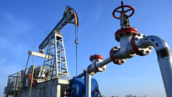 США могут вновь смягчить ограничения на покупку российской нефти Bloomberg США рассматривают возможность повторного ослабления ограничений на покупку российской нефти на фоне растущей напряжённости на мировых энергетических рынках Об этом 17 мая сообщает Bloomberg