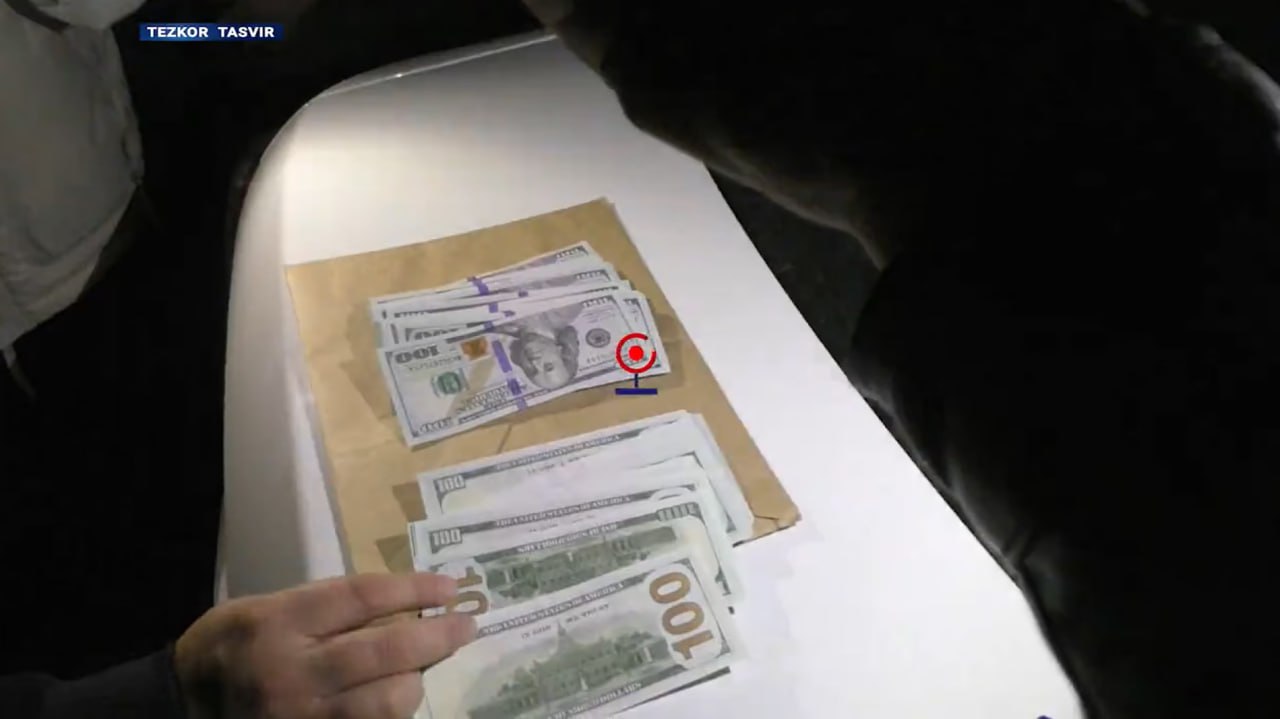 В Ташкенте и Навои пресечены попытки сбыта поддельной валюты и сумов за настоящие 20 тыс видео Подозреваемые пытались продать фальшивые деньги в купюрах по 100 100 тыс и 50 тыс сумов   uznews uz ru news 107619 uznews