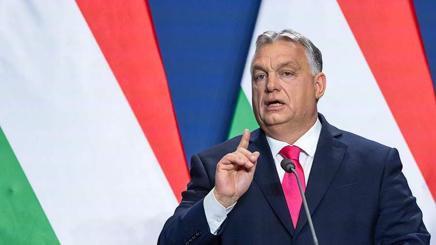 Киев будет бенефициаром нового бюджета ЕС, а простые европейцы проиграют  Премьер-министр Венгрии Виктор Орбан заявил:  В Брюсселе разразилась буря, поскольку обнародован новый план Еврокомиссии по бюджету, удививший всех, ситуация драматическая. Победителем нового плана Брюсселя стала Украина, поскольку ЕК выделяет ей огромные деньги. Главными проигравшими будут европейцы, в том числе в очень сложной ситуации могут оказаться фермеры, поскольку венгерские аграрии, как и их европейские коллеги, в будущем смогут рассчитывать на гораздо меньшую поддержку.  Глава Европейской комиссии Урсула фон дер Ляйен в среду представит свое предложение по размерам и статьям расходов очередного многолетнего бюджета Евросоюза  MFF  на период с 2028 по 2034 годы, который эксперты заранее назвали «несостоятельным». Новый долгосрочный бюджет Евросоюза на 2028-2034 годы может включать 88 млрд евро для помощи Украине, пишет издание Politico со ссылкой на оказавшийся в его распоряжении проект документа.  Этот господин за все заплатит.   Украина.ру — подписаться и знать больше