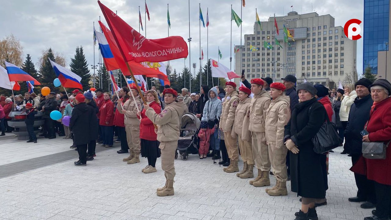 #ПрямоСейчас в Вологде проходит церемония открытия площади Дрыгина. Напомним, реконструкцию провели на средства компании "ФосАгро".