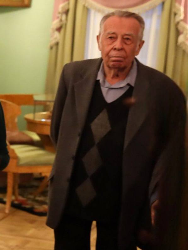 Скончался прапраправнук поэта Александра Пушкина Об этом сообщили в Государственном музее А С Пушкина Вячеслав Гуцко прожил 87 лет из которых более 50 отдал работе в конструкторском бюро транспортно химического машиностроения на заводе имени Лихачева В музее отметили символичность его смерти 29 января в день когда по старому стилю скончался Александр Пушкин Кубанские Новости   Мы в MAX