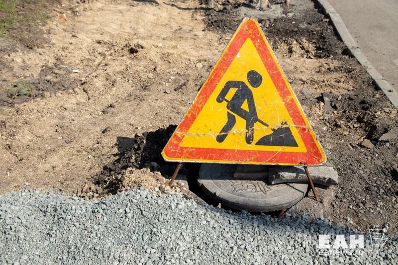 Скандально известный башкирский подрядчик сорвал контракты по благоустройству под Оренбургом Компания ООО Уралспецстрой сорвала два контракта по благоустройству городского парка в Кувандыке и площади в Медногорске Оренбургской области ЕАН рассказывает что известно об этом подрядчике Накануне тема готовности объектов победителей всероссийского конкурса по благоустройству городской среды обсуждалась на заседании областного правительства Губернатор Евгений Солнцев предложил главе Кувандыка Павлу Пахомову жить круглые сутки в парке вместе с ООО Уралспецстрой до сдачи объекта в срок Уфимский исполнитель контракта не уложился в сроки окончания работ до 15 октября готовность объекта составляет всего 75 Читайте подробнее на нашем сайте Подпишитесь на канал ЕАН Оренбург