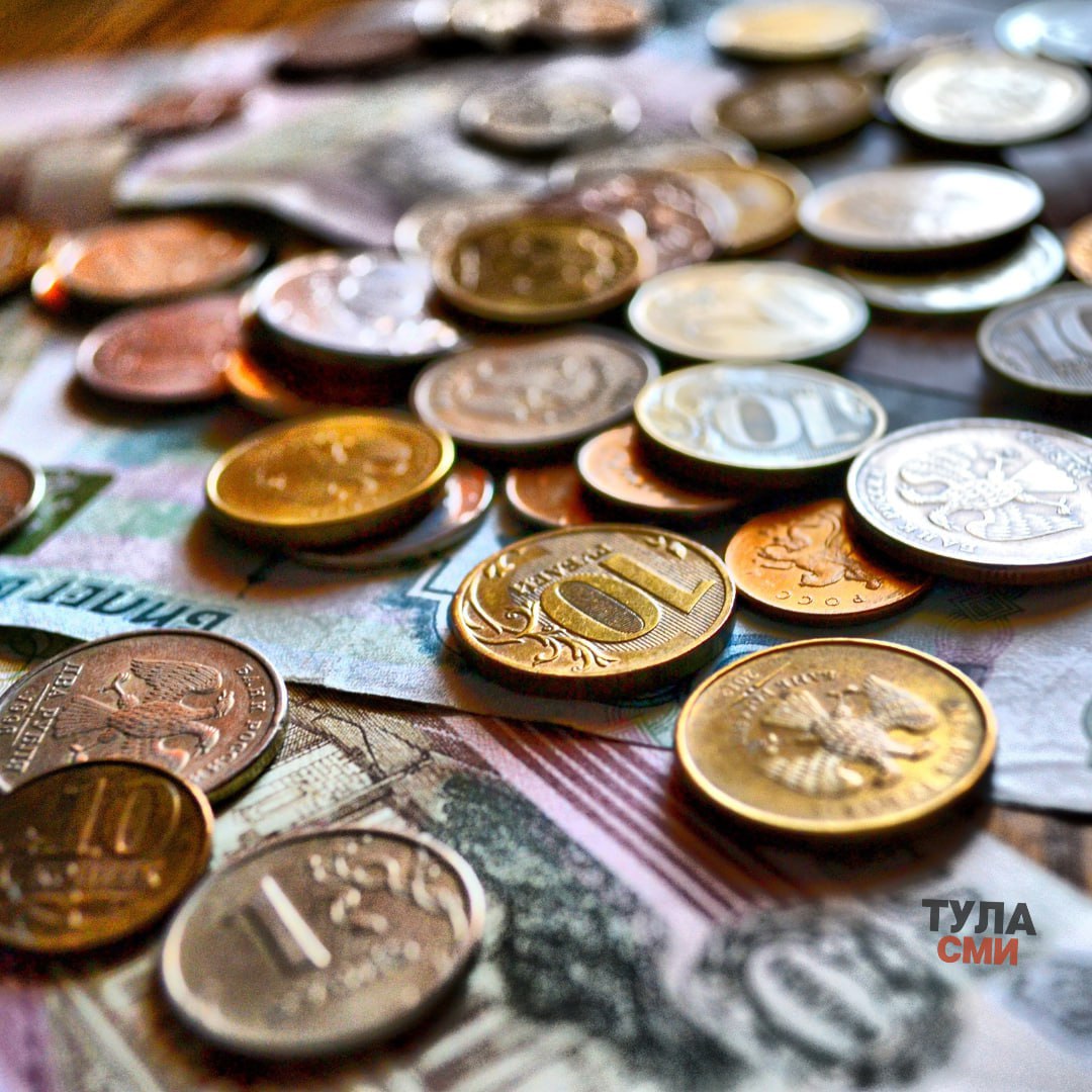 Тульской области снизилось количество поддельных купюр В третьем квартале 2025 года в банках Тульской области выявили 35 поддельных банкнот Это на 10 штук меньше чем в прошлом году Среди фальшивок преобладали пятитысячные купюры Эксперт Банка России Анна Беловинцева подтвердила снижение уровня фальшивомонетничества По ее словам российские банкноты имеют надежную защиту Количество защитных признаков увеличивается с ростом номинала 1  2   Подпишись на новости
