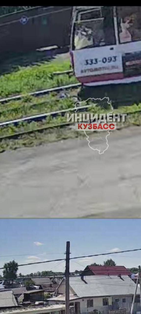 "Мужчина был в состоянии наркотического опьянения": в Кемеровской электротранспортной компании прокомментировали ДТП на улице Якимова в Кемерове. Инцидент произошел еще 25 мая недалеко от остановки "Поперечка". Трамвай наехал на человека. В соцсетях ранее писали, что мужчина уснул на путях. Пострадавший с травмами доставлен в больницу, прооперирован, угрозы жизни нет. На место были сразу вызваны сотрудники ГИБДД. Вести-Кузбасс
