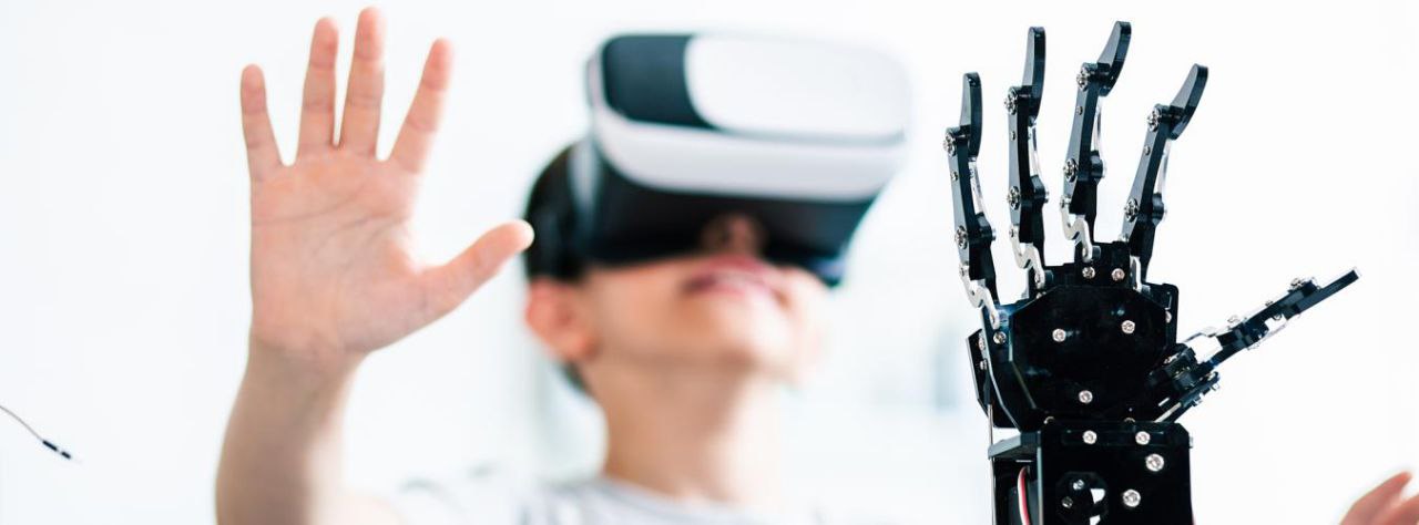 Всемирный день науки за мир и развитие это ежегодное событие 10 ноября подчеркивающее ключевую роль науки в обществе и необходимость широкого участия в обсуждении научных вопросов Цель информировать граждан о научных достижениях подчеркнуть роль ученых в понимании нашей планеты и устойчивом развитии а также мобилизовать все заинтересованные стороны вокруг науки как инструмента мира и развития В контексте провозглашенного ООН Международного десятилетия наук 2024 2033 День служит платформой для укрепления партнерства между наукой политикой и обществом для решения глобальных проблем и построения желаемого будущего к 2050 году Источник фото