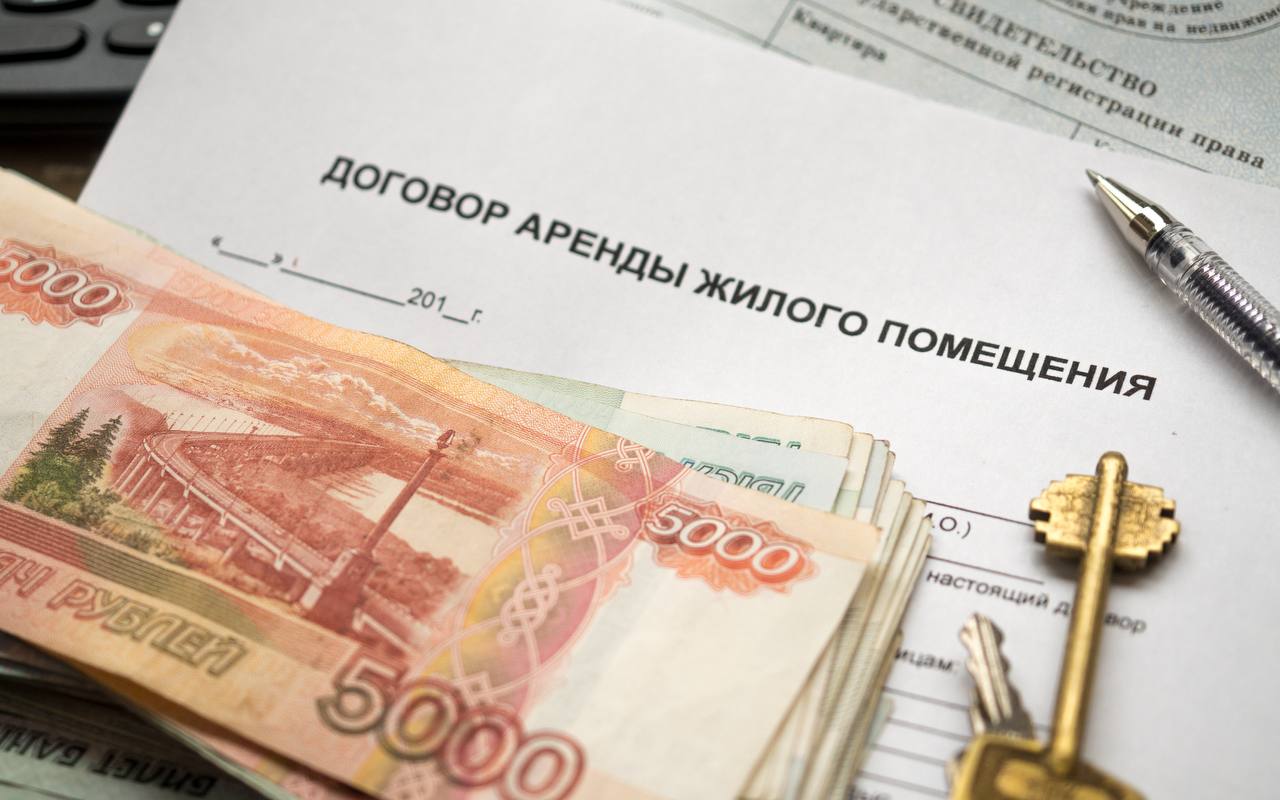 Молодым семьям компенсируют затраты на съемное жилье    В Саратовской области, родителям не старше 35 лет могут возместить от 50 до 75% от суммы, указанной в договоре аренды.     Льгота доступна проживающим в Саратовской области гражданам России, у которых ребенок родился с 1 января 2025 года.   Известно, что новая программа будет действовать до конца 2027 года.    Важно, что у семей, не должно быть в собственности других жилых помещений. Льготы будут предоставлять до тех пор, пока ребенку не исполнится три года.  #жилье #семьи_России #выплаты #господдержка