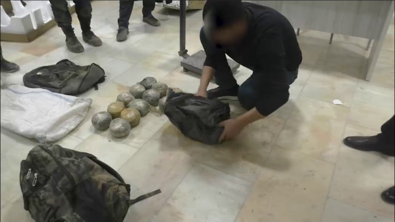 В Ферганской области правоохранители пресекли ввоз и продажу в общей сложности 32 кг наркотических веществ из Таджикистана по всем случаям возбуждены уголовные дела ведется следствие