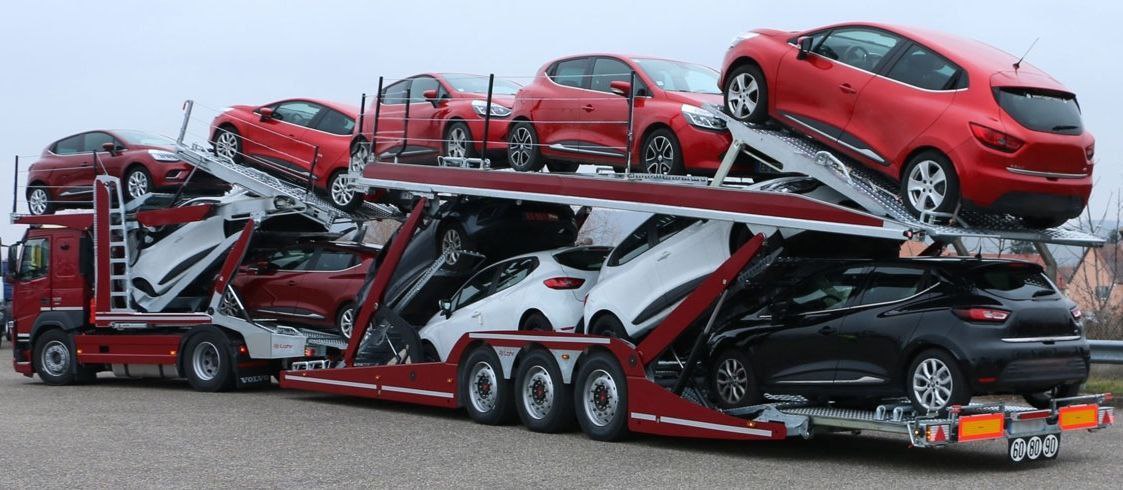 Кыргызстан занимает второе место по поставкам новых автомобилей в Россию За январь 2026 года из Кыргызстана поставили в Россию более 3 1 тысячи новых легковых машин сообщил Автостат Республика занимает второе место по объему поставок на российский рынок Ее доля составляет 13 1 Традиционно лидирует по этому показателю Китай который в этот период поставил в Россию свыше 18 6 тысячи автомобилей Его доля 78 На третьем месте Белоруссия около 0 6 тысячи автомобилей Доля 2 5 Замыкают топ 5 стран наиболее активно поставлявших в Россию новые автомобили Южная Корея около 0 4 тысячи авто 1 6 Япония более 0 3 тысячи авто 1 4 За январь 2026 года в Россию поставили из за рубежа 23 9 тысячи новых легковых машин Это почти на 8 тысяч автомобилей или на 25 меньше чем в январе 2025 года Читайте также Власти Казахстана намерены поднять в 13 3 35 3 раза утильсбор на авто и сельхозтехнику из России и Белоруссии Logistan info Логистика Экономика