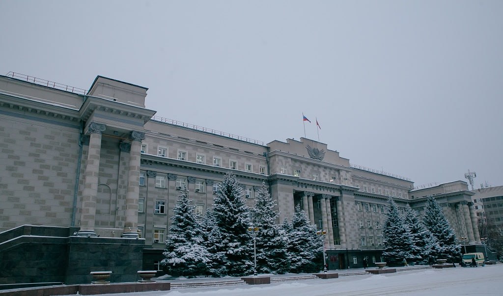 Губернатор Оренбуржья получил новые полномочия в сфере ГО Губернатор Оренбургской области теперь может самостоятельно вводить план гражданской обороны и защиты населения полностью или частично Ранее такое решение принимал только Президент России Изменения нужны для более оперативного реагирования в экстренных ситуациях Также за правительством области закрепили полномочия по планированию эвакуации защите материальных и культурных ценностей и развертыванию медучреждений для помощи пострадавшим Фото zaksob ru