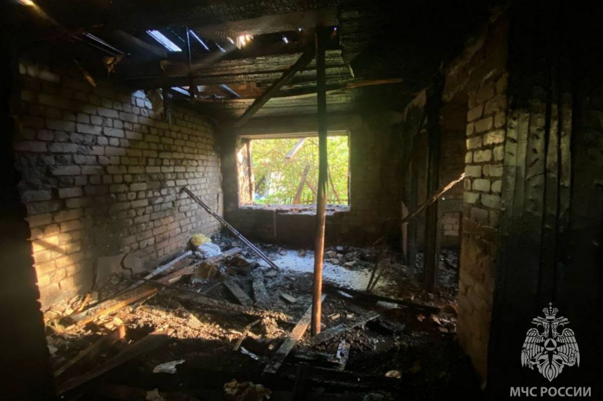 В Родниках продолжается серия загадочных инцидентов на "пожароопасной" улице Первый в летнем сезоне пожар на улице 1-й Рабочий поселок в Родниках произошел ровно неделю назад. История повторяется – возгорание зафиксировано вчера, 11 июня. ↗ Прислать новость Подписаться