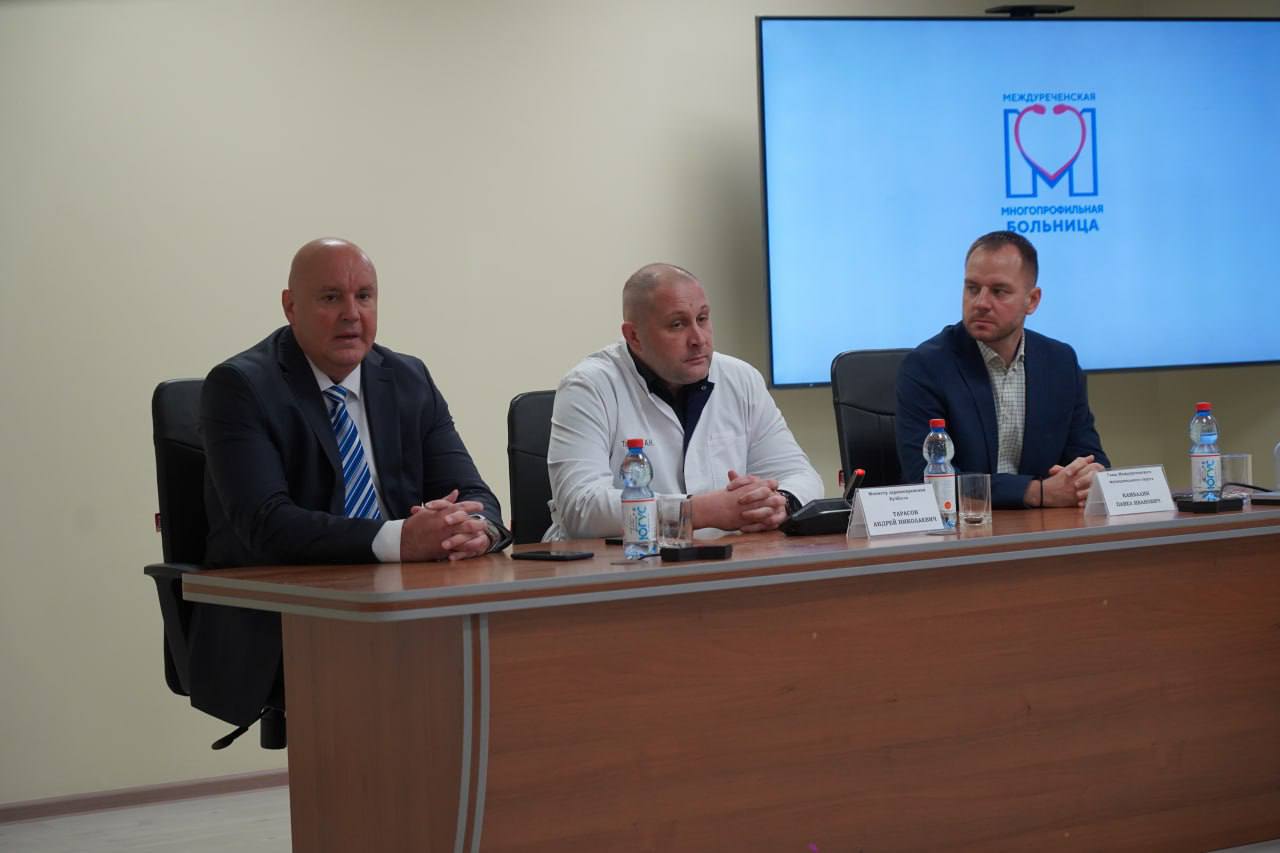 Министр здравоохранения Кузбасса представил коллективу Междуреченской городской больницы и о главного врача Сергей Рыбников родом из Кузбасса Окончил мед академию стал доктором медицинских наук За его плечами огромный опыт работы акушером гинекологом преподавателем а также 17 лет руководящего стажа в последние 2 из которых он возглавлял Тульский перинатальный центр Недавно вернулся в родной регион