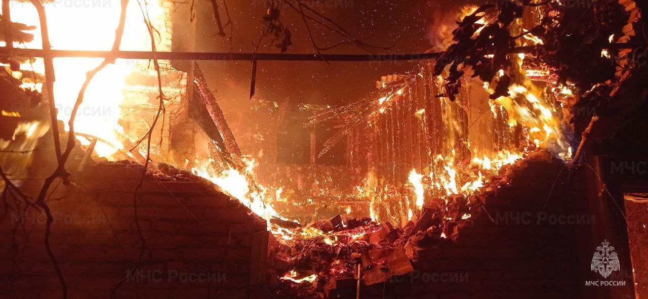 Спасатели МЧС Херсонской области ликвидировали один техногенный пожар за минувшие сутки "В Ивановке на улице Ивановской горел дом на площади 20 квадратных метров", — сообщили в ГУ МЧС России по Херсонской области. Кроме того, спасатели один раз оказывали помощь населению. В Скадовске помогли вскрыть двери квартиры. ПОДПИСАТЬСЯ НА ТАВРИЮ