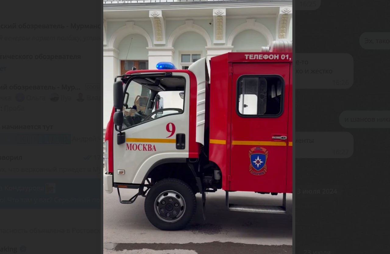 В здании, где располагается представительство Мурманской области в Москве, произошло задымление. На место оперативно приехали пожарные, которые эвакуировали офисных служащих, в том числе – сотрудников мурманского представительства. Об этом сообщили сотрудники: Никто не поверит, но у нас действительно – пожар: буквально горим на работе. Но если отбросить шутки, то уже всё нормально, никто не пострадал. Спасибо пожарным! Согласно предварительной информации, задымление могло произойти в вентиляции, идущей из предприятия общественного питания, расположенного в этом же здании. По данным «АО», губернатор Мурманской области Андрей Чибис сейчас находится в Москве в служебной командировке и на момент инцидента главы области в офисе не было, он был на внешних мероприятиях. «Арктический Обозреватель»