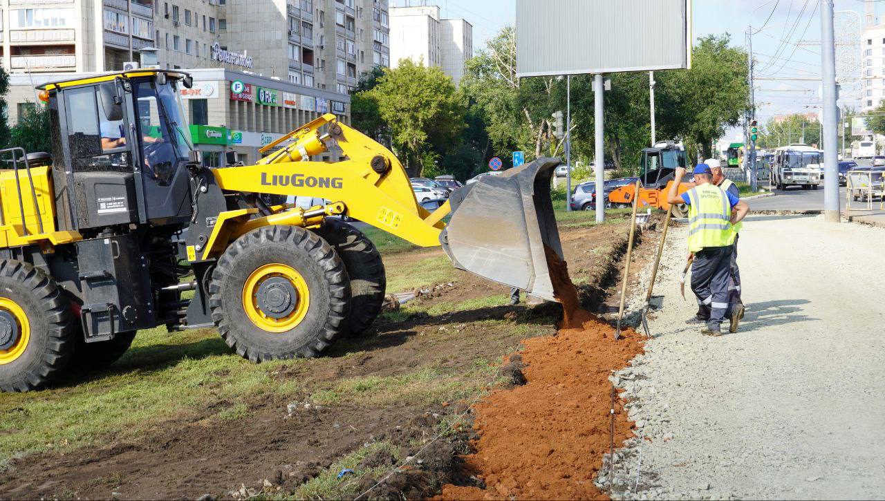 ПроОрен   Новости Оренбурга  В Оренбурге выделяют полосы для ОТ на проспекте Гагарина и улице Чкалова  #Про_Общество   В Оренбурге изменится схема движения транспорта на одной из главах магистралей города. На проспекте Гагарина делают выделенную полосу для общественного транспорта.    Работы ведут специалисты ООО «Орьтехцентр». Полоса для автобусов и такси растянется от ул. 60 лет Октября до Загородного шоссе.  Правая полоса станет исключительно зоной для передвижения общественного транспорта и такси. Предполагается, что это позволит маршруткам двигаться даже в часы пик, минимизируя задержки и обеспечивая своевременность поездок пассажиров.  Уже установлены необходимые знаки и разметка на месте будущей выделенки возле спортивного комплекса «Оренбуржье», где движение временно организовано по двум оставшимся... подробнее на канале: ПроОрен   Новости Оренбурга @