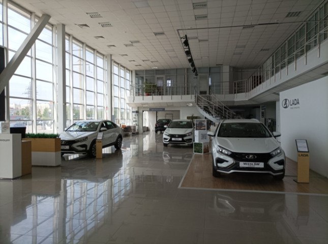 LADA Vesta стала самым продаваемым автомобилем с «автоматом» в России Согласно данным агентства «АВТОСТАТ», по итогам 6 месяцев нынешнего года в России было реализовано 25,8 тыс. новых автомобилей семейства LADA Vesta, оснащенных автоматической трансмиссией АТ . Это позволило отечественной модели возглавить рейтинг самых популярных легковых машин с «автоматом» в нашей стране. Подробнее на сайте autostat.ru