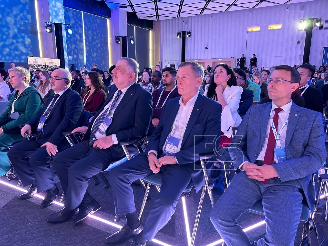 Форум Obninsk NEW 2025: первые лица города, атомного образования и промышленности, студенты, аспиранты и молодые ученые из 70 стран мира сегодня будут говорить о том, как ядерные и смежные технологии могут помочь в построении справедливого будущего. ES! - канал. Подписаться