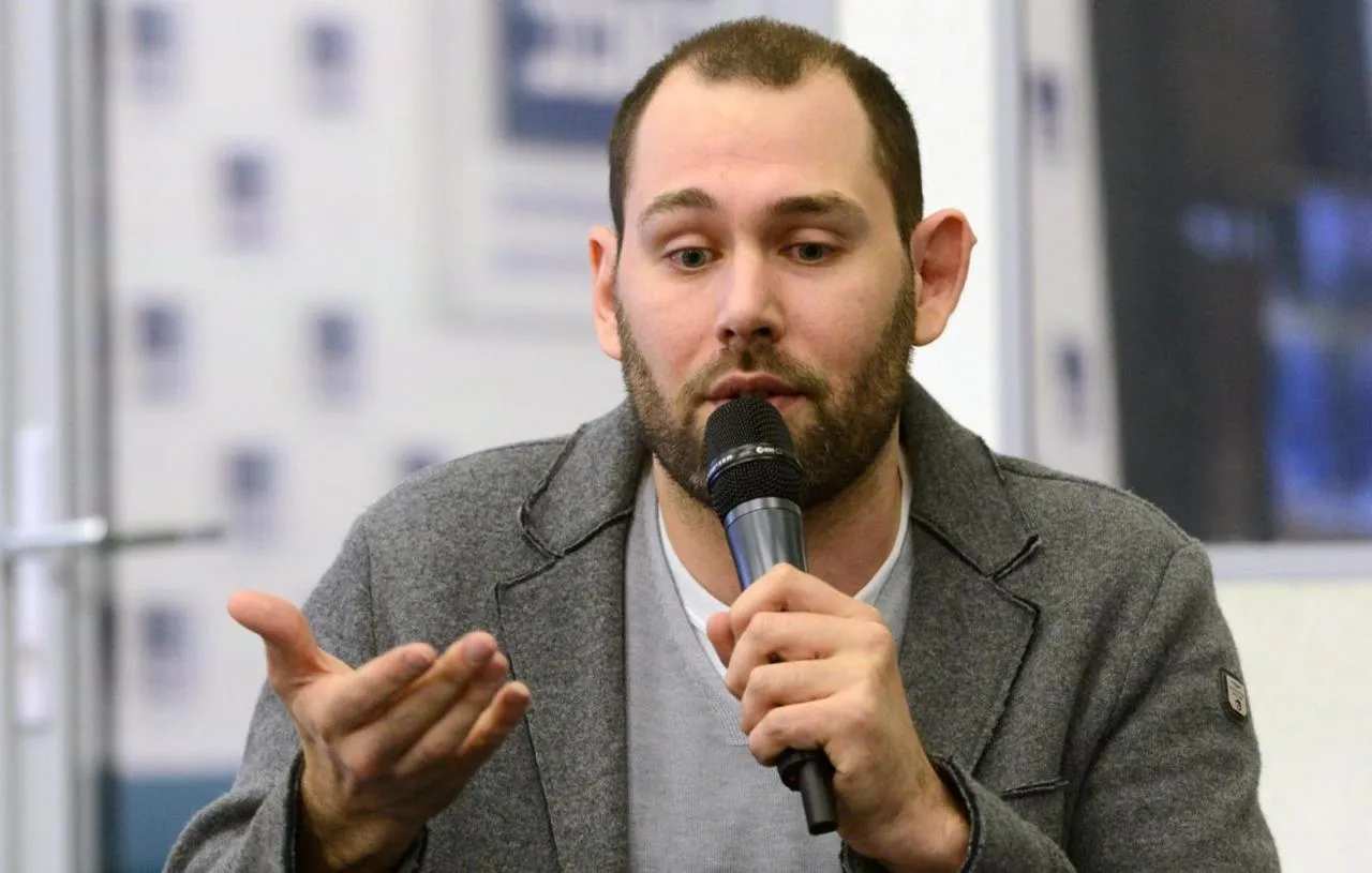 Суд в Москве заочно арестовал комика Семена Слепакова по делу о нарушении обязанностей иноагента сообщили в пресс службе Признан в РФ иноагентом Мы в МАХ