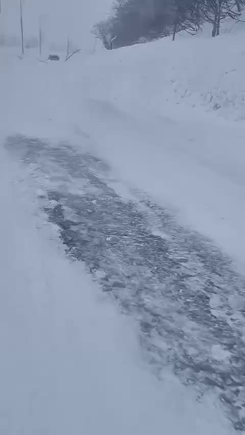 Лавина сошла в Петропавловске Камчатском, движение затруднено