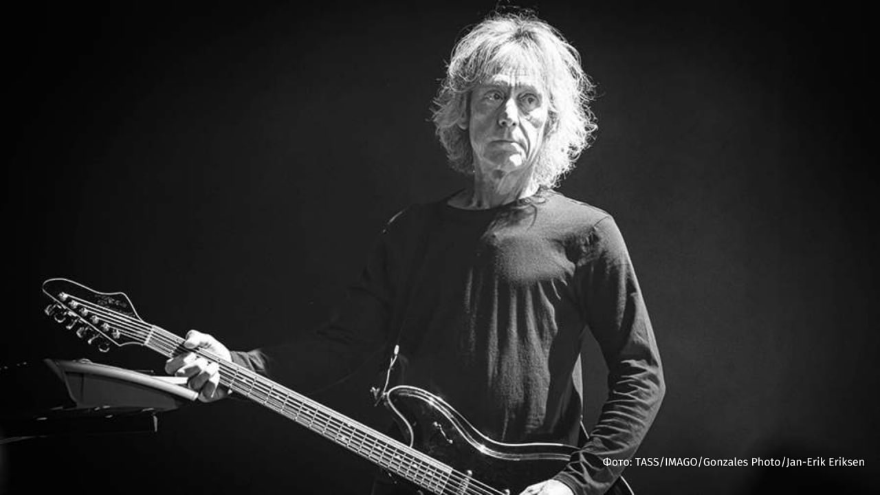 Гитарист и клавишник The Cure Перри Бэмоунт скончался Ему было 65 лет С огромной скорбью мы подтверждаем смерть нашего большого друга и коллеги говорится на официальном сайте группы Сообщается что музыкант умер после короткой болезни дома на Рождество  Бэмоунт участвовал в записи ряда альбомов The Cure включая Wish 1992 года в который вошли хиты Friday I m in Love и High В 2019 году Бэмоунт был введён в Зал славы рок н ролла вместе с остальными участниками группы РЕН ТВ в MAX РОЗЫГРЫШ