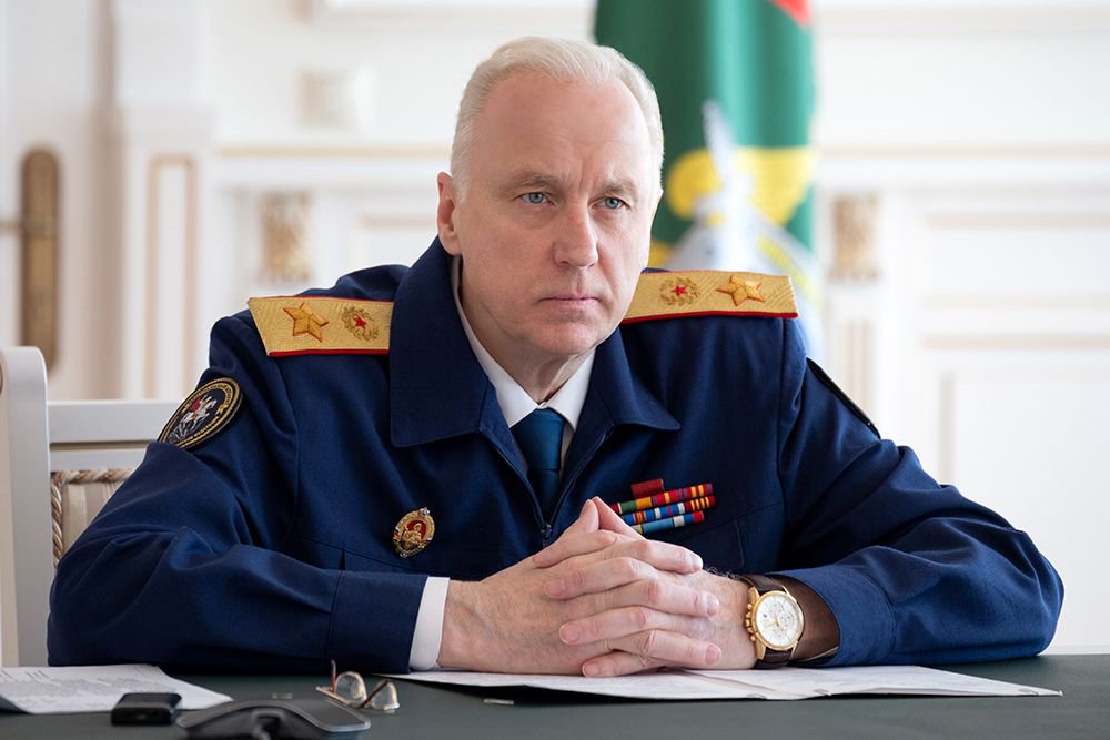 Бастрыкин затребовал доклад о возможном нарушении прав ветерана в Ставрополе В Информационный центр ведомства с жалобой обратилась 101-летняя жительница города. Женщина - ветеран Великой Отечественной, инвалид первой группы. По её словам, в 2001 году сосед подал в суд поддельные документы, и отобрал у неё часть земельного участка. Ветеран обращалась в органы власти, но результата не добилась, сообщили в Следкоме. Правоохранители возбудили уголовное дело о фальсификации доказательств. Председатель Следкома поручил руководителю регионального управления ведомства Владимиру Хорольскому представить доклад о расследовании, учесть доводы ветерана. Исполнение распоряжения Александра Бастрыкина контролируют сотрудники центрального аппарата СК РФ. «ВКонтакте» и в «Одноклассниках», чтобы быть в курсе самых интересных новостей Кавказа. -канал АиФ – Северный Кавказ