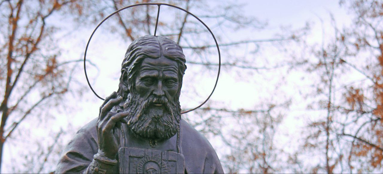 15 января день памяти преподобного Серафима Саровского Его канонизировали спустя 70 лет после блаженной кончины Причём одним из препятствий для канонизации Синод называл многочисленные чудеса которые казались небылицами А в подлинности Бесед о цели христианской жизни одного из самых известных свидетельств о Серафиме Саровском некоторые сомневаются до сих пор Что известно о реальной беседе старца Серафима с Николаем Мотовиловым и какие факты о биографии преподобного сообщает этот источник Читать на сайте Подписывайтесь на СТОЛ в Telegram