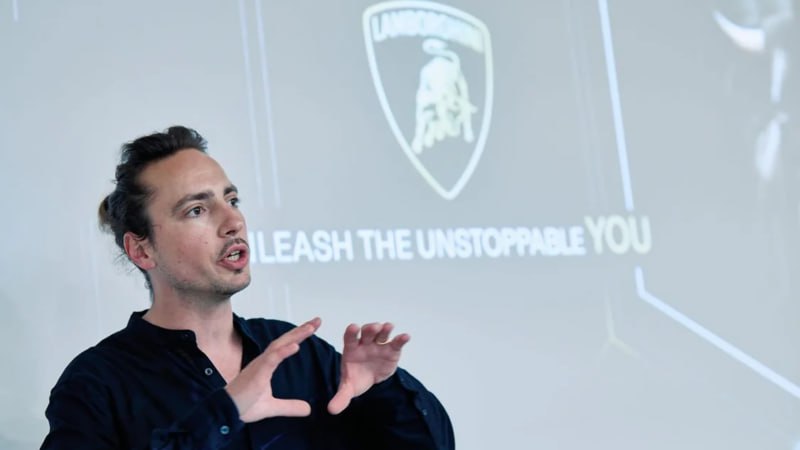 Бывший руководитель отдела дизайна Lamborghini Фабиан Шмёльц перешел в Xiaomi Auto Специалист займет должность руководителя отдела дизайна экстерьера Xiaomi Auto в Европе Помимо работы в Lamborhghini Шмёльц известен участием в разработке Porsche 718 Boxster концепт кара VisionGT и прототипа Mission E который впоследствии превратился в Taycan xiaomi